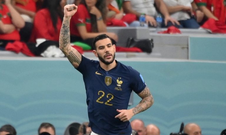 Franța a învins Marocul și va juca finala Cupei Mondiale 2022 cu Argentina. Suporterii francezi au sărbătorit în stradă