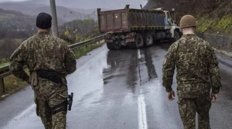 Armata din Serbia în stare de alertă pe fondul tensiunilor cu Kosovo