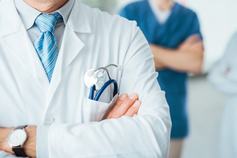 Cazul rușinos de la Soroca: Medicul a întors banii mamei copilului cu dizabilitate gravă și și-a cerut scuze
