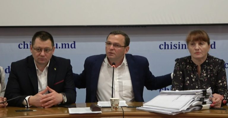 VIDEO/ Andrei Năstase și consilierii CMC demisionează din Platforma DA