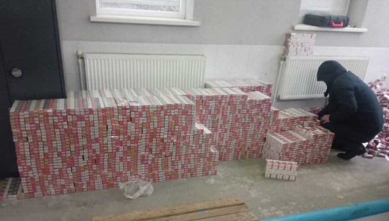 Tentativă de contrabandă cu aproape 18.000 pachete de țigări destinate UE