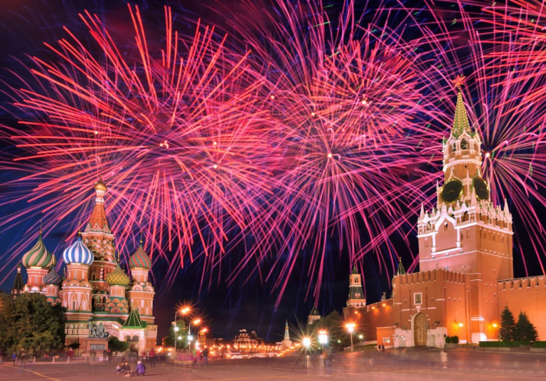 Rachete, în loc de artificii. Orașele rusești anulează festivitățile de Anul Nou pentru ca armata să folosească banii să atace Ucraina