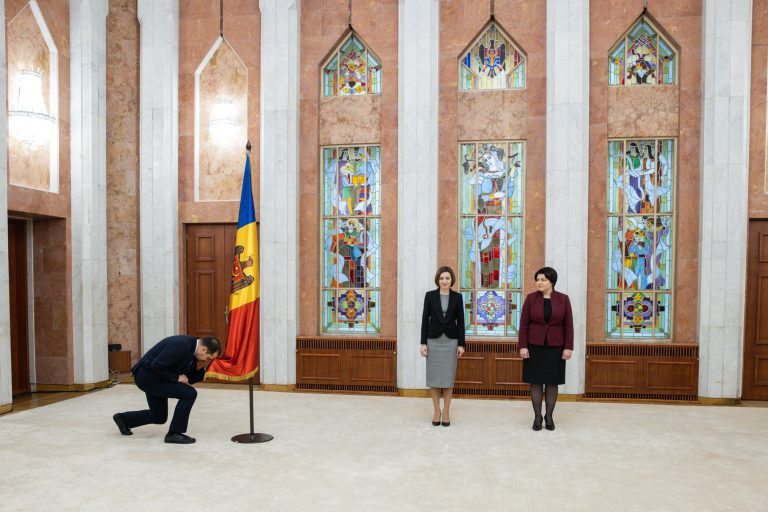 Gavrilița, la ceremonia de învestire a noului ministru al Muncii și Protecției Sociale: „Împreună vom atinge dezideratul de a avea un stat cu adevărat social”