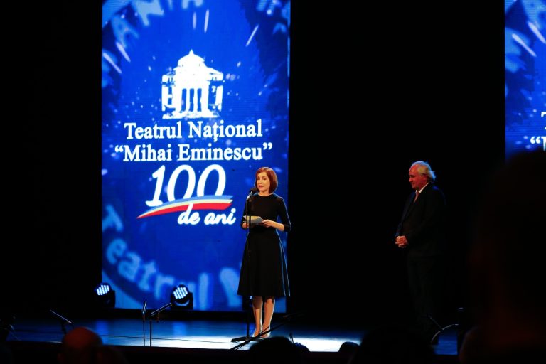 DOC/ De Ziua Națională a Culturii, președinta R. Moldova a conferit distincții mai multor oameni de cultură