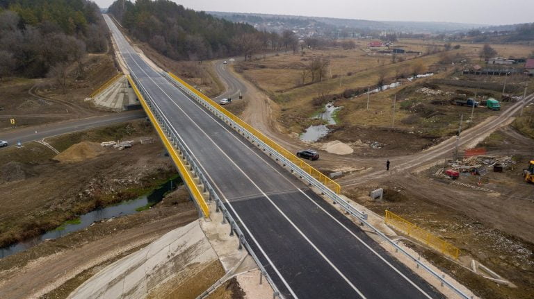 Circulația rutieră pe podul din preajma localității Hrușova, a fost redeschisă
