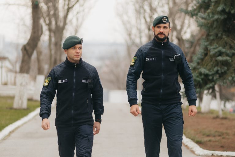 Personalul de securitate de la frontiera moldo-ucraineană va fi dotat cu camere portabile pentru a preveni traficul de copii