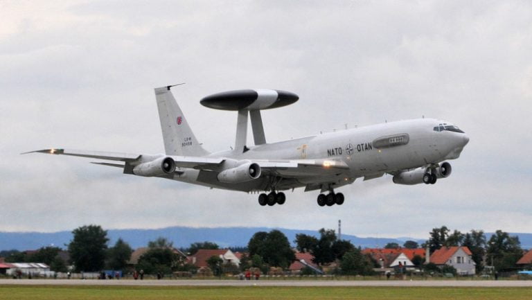 VIDEO/ Avioanele spion ale NATO au aterizat în România. Vor supraveghea Ucraina