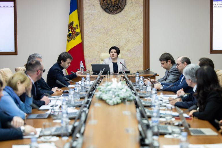 Guvernul a aprobat Comanda de stat privind instruirea funcționarilor publici