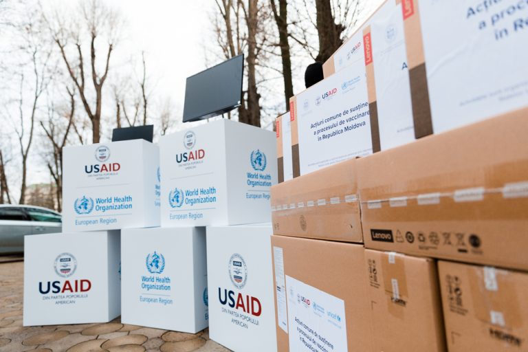 FOTO/ Peste o mie de computere, donate de partenerii internaționali, vor fi distribuite în instituțiile medicale din R. Moldova