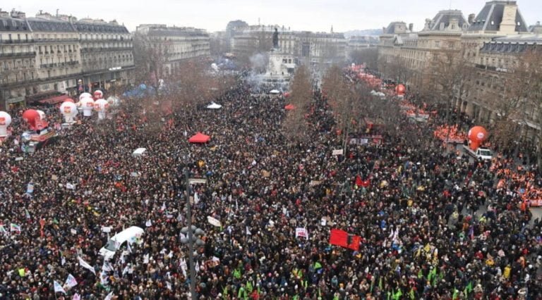 Peste un milion de persoane au protestat în Franța împotriva creșterii vârstei de pensionare