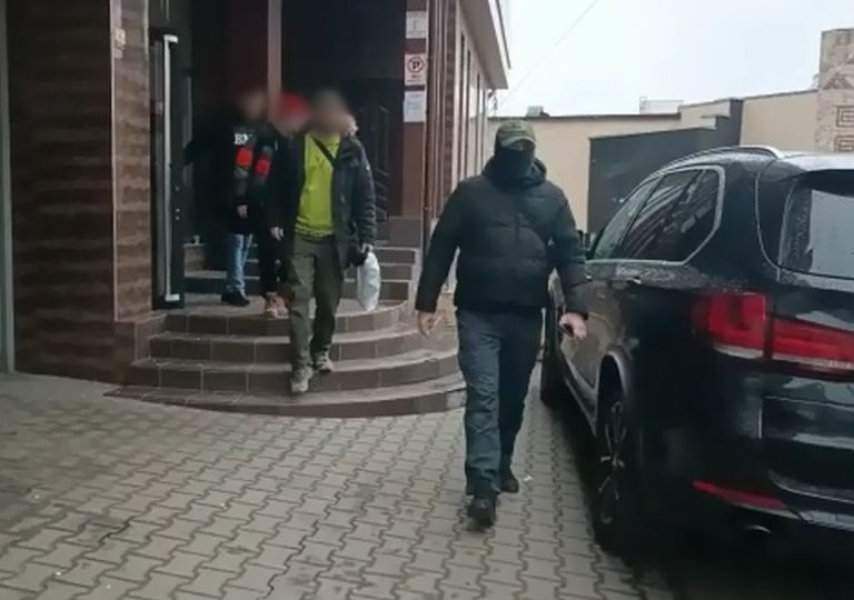 Doi cetățeni străini, declarați indezirabili în Moldova. SIS: Erau implicați într-un plan de destabilizare a situației din țară