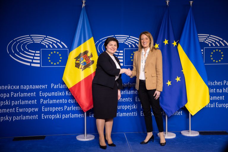 Roberta Metsola, întrevedere cu Natalia Gavrilița: Europa este alături de R. Moldova. Trebuie să rămânem puternici și uniți