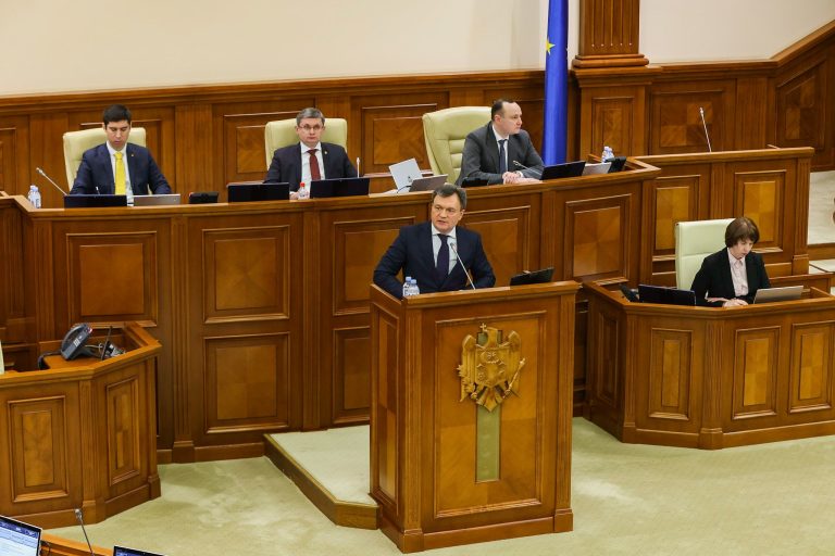 Prim-ministrul Dorin Recean, invitat la București