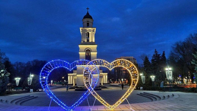 Mai multe clădiri din Capitală vor fi iluminate în culorile drapelului Ucrainei