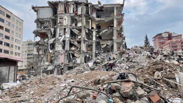Noi cutremure au zguduit sud-estul Turciei: Sunt cel puțin 6 morți și 300 de răniți
