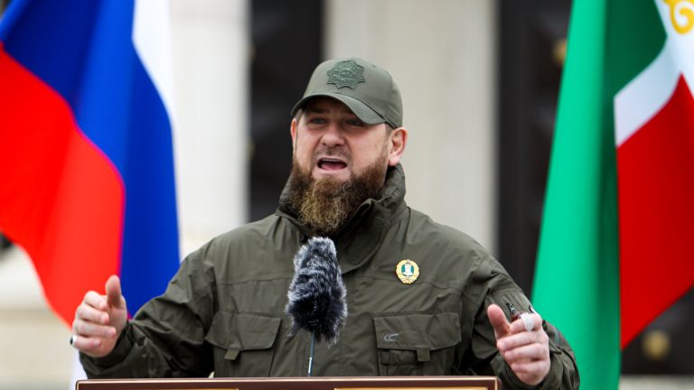 Kadîrov refuză să se întâlnească cu prizonierii de război ceceni. Le cere să se întoarcă pe front