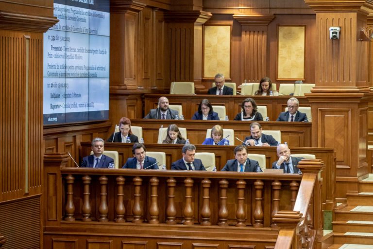 Premierul desemnat, Dorin Recean, a obținut votul de încredere al Parlamentului