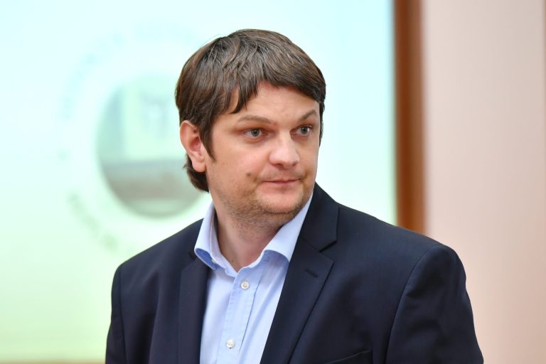 Politica, arta imposibilului, și posibilitatea rămânerii în Guvern a lui Andrei Spînu