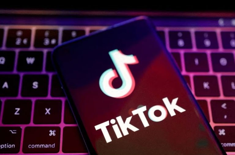Comisia Europeană interzice TikTok pe telefoanele personalului. Care este motivul