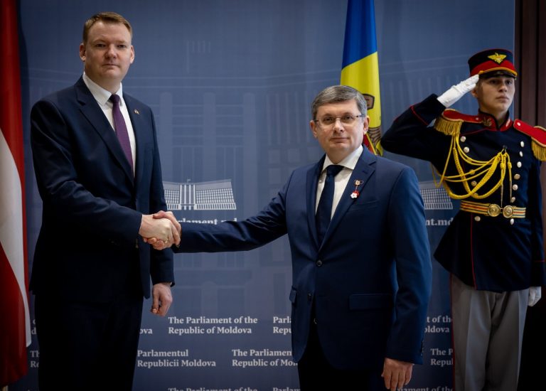 VIDEO/ Criza de securitate și situația internă a R. Moldova – pe agenda discuțiilor dintre speakerul Igor Grosu și președintele Parlamentului Letoniei