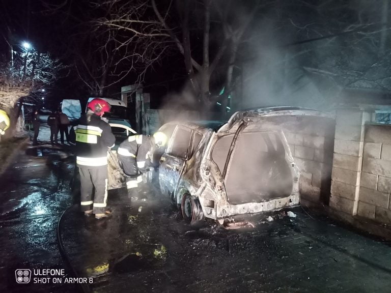 Mașină cuprinsă de flăcări în orașul Codru