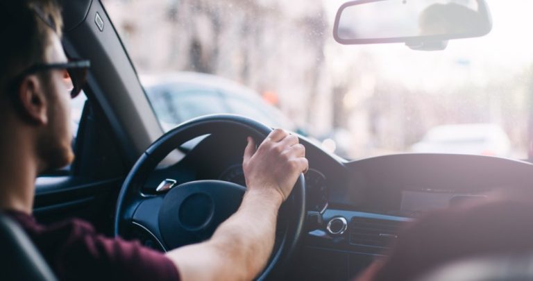 Șoferii români riscă să rămână fără permis dacă nu achită la timp amenzile