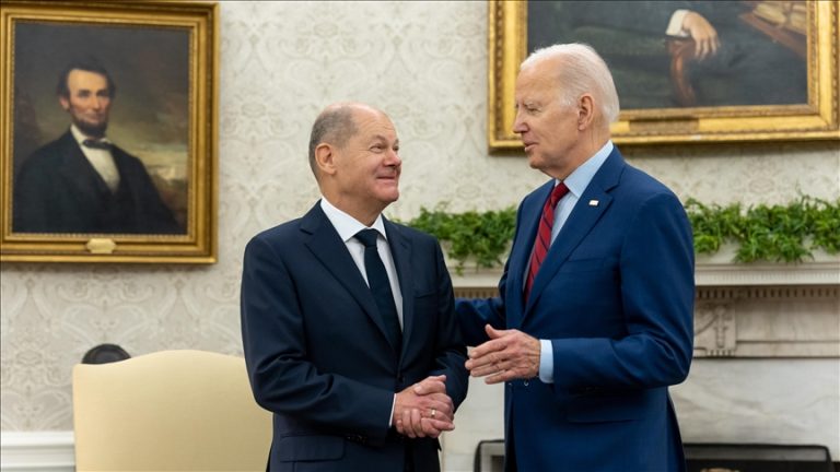 Scholz și Biden se angajează să mențină presiunea asupra Rusiei, în timp ce SUA promit 376 de milioane de euro sprijin Ucrainei