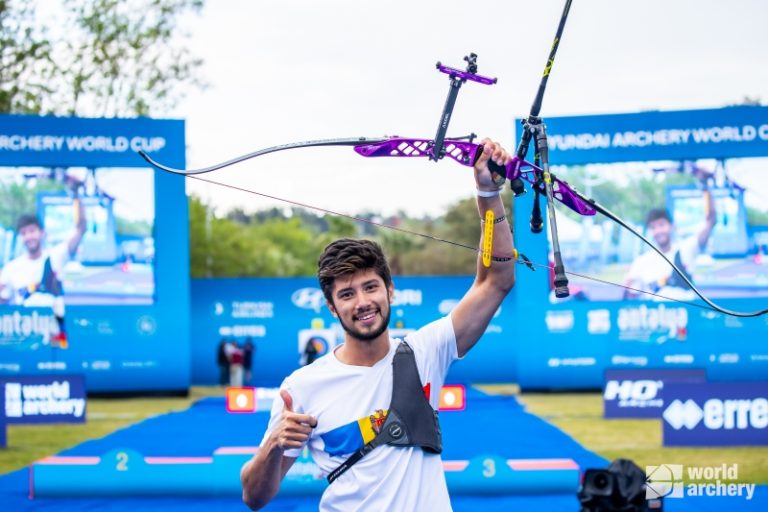 Arcașul Dan Olaru, primul sportiv moldovean calificat la Jocurile Olimpice de la Paris 2024