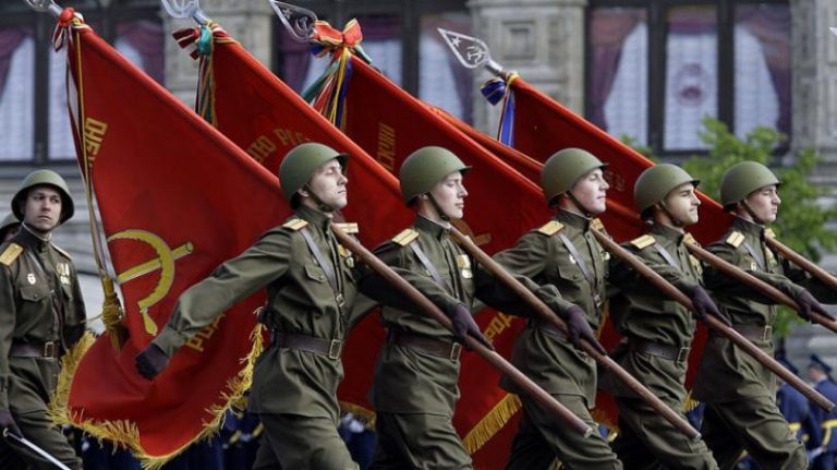 Moscova nu renunță la parada militară de 9 mai: Cum comentează Peskov anularea evenimentelor de Ziua Victoriei în Belgorod și Kursk