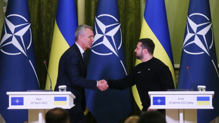 Război în Ucraina, ziua 421: Reacția Kremlinului la vizita șefului NATO în Ucraina