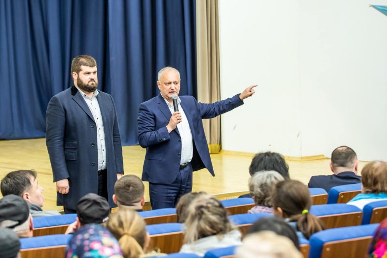 Dodon și-i aduce pe-ai lui tot mai aproape. Liderul socialist a promis că-l va aduce pe Putin în Găgăuzia