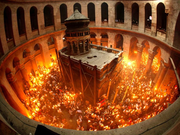 Sfânta Lumină de la Ierusalim, adusă la Chișinău cu sprijinul Patriarhiei Române
