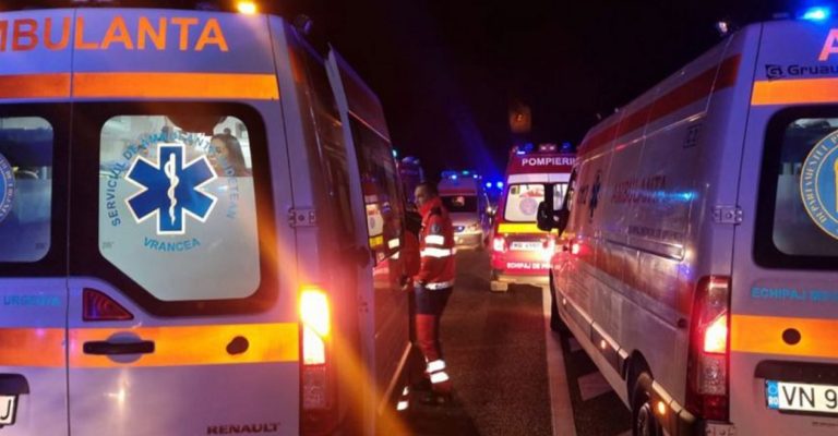 Moldovean rănit pe o șosea din România, după ce autocarul în care se afla a ajuns într-un șanț