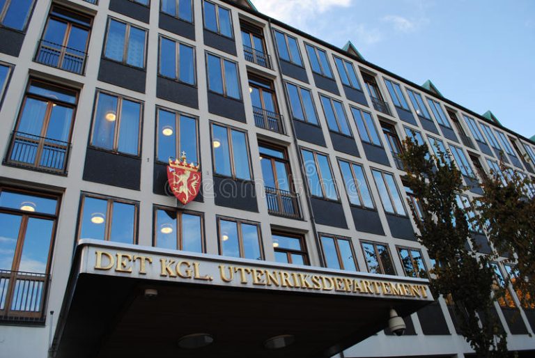 Conflict ruso-norvegian. Oslo va expulza 15 diplomați ruși