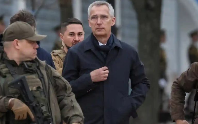 Secretarul general al NATO efectuează o vizită neanunțată la Kiev, pentru prima dată de la începutul războiului
