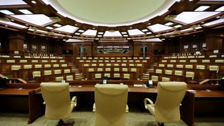 30 de ani de la adoptarea Constituției: Parlamentul se convoacă luni în ședință solemnă