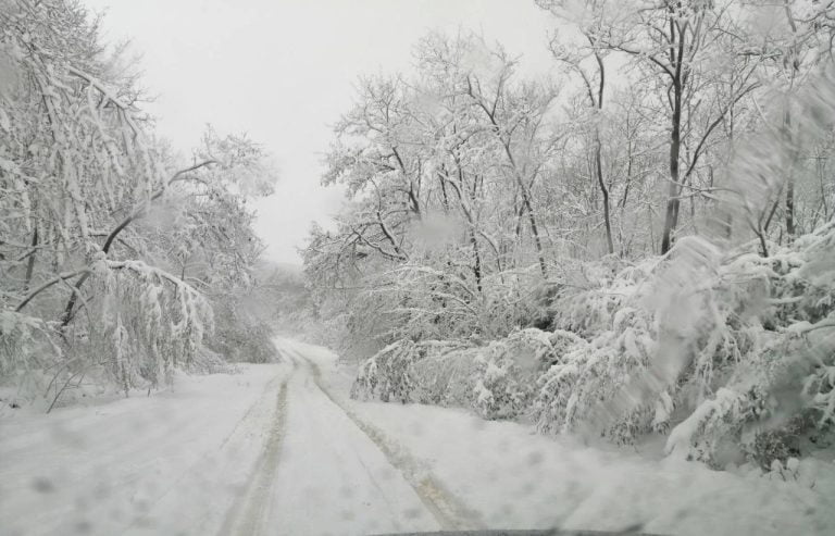 FOTO/ Ninge în mai multe localități din R. Moldova, în mijlocul primăverii. Se circulă în condiții de iarnă