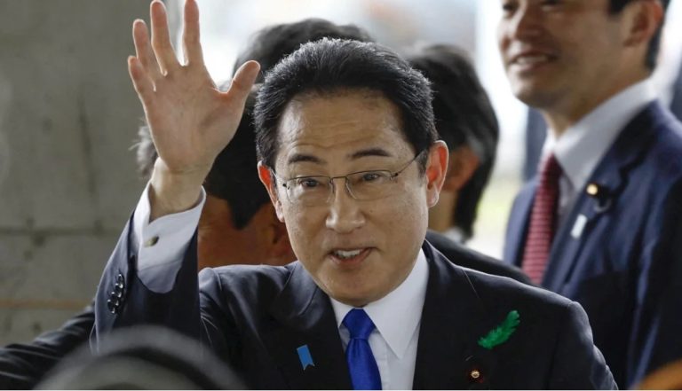 Tentativă de atentat asupra premierului japonez în timpul unui discurs electoral