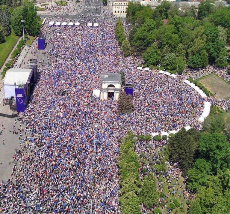 VIDEO/ Zi istorică pentru R. Moldova. Cetățenii au adoptat Rezoluția „Moldova Europeană”