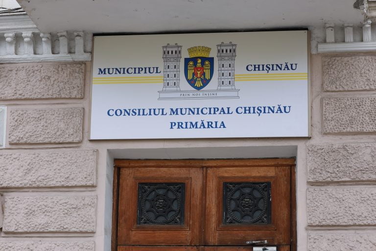 Reacția Primăriei Chișinău la perchezițiile CNA: Cine este angajatul vizat în dosarul de corupție