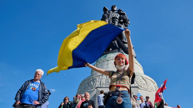 VIDEO/ Război în Ucraina, ziua 437. Autoritățile din Berlin renunță la decizia de a nu permite drapele ucrainene la evenimentele dedicate celui de-al Doilea Război Mondial