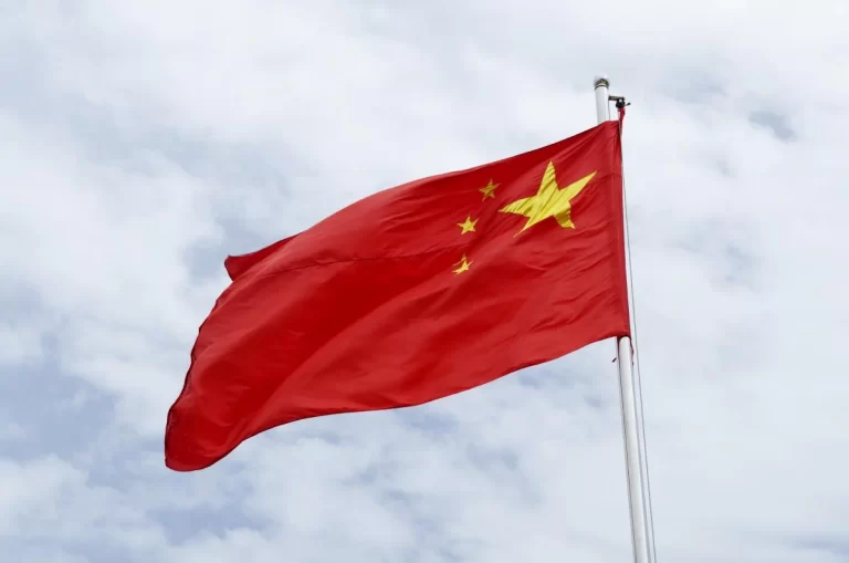China adoptă o „postură de război” în fața tarifelor lui Trump și lansează o contraofensivă diplomatică globală
