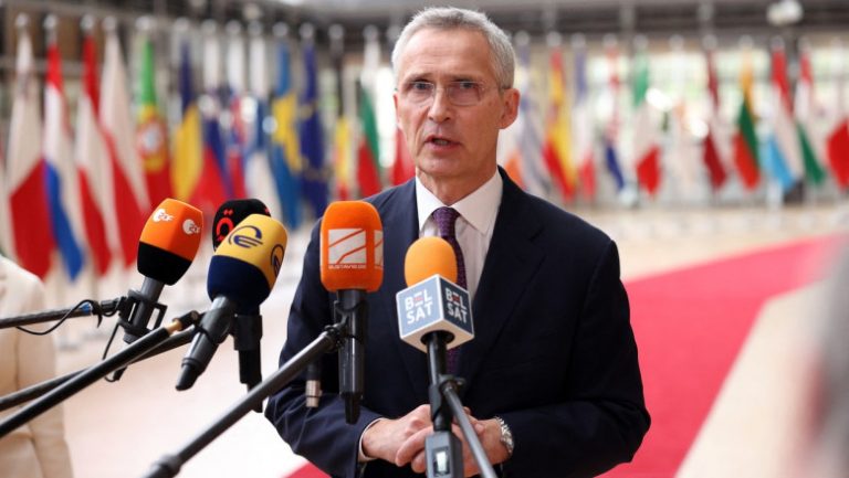 Stoltenberg: Antrenarea piloților ucraineni pe avioane F-16 nu înseamnă că NATO ia parte la conflict