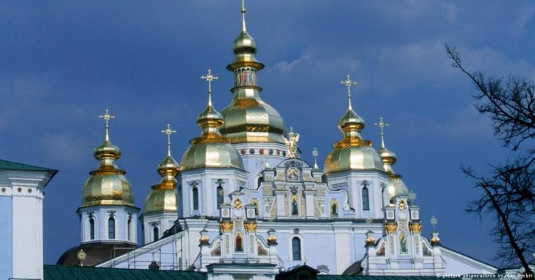 Prăpastia dintre ruși și ucraineni se tot adâncește. Biserica Ortodoxă Autocefală a Ucrainei trece la calendarul nou