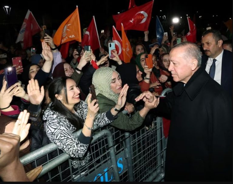 Turcia se îndreaptă spre turul doi, după numărarea a 99% din voturi. Erdogan, la doar o jumătate de procent de un nou mandat