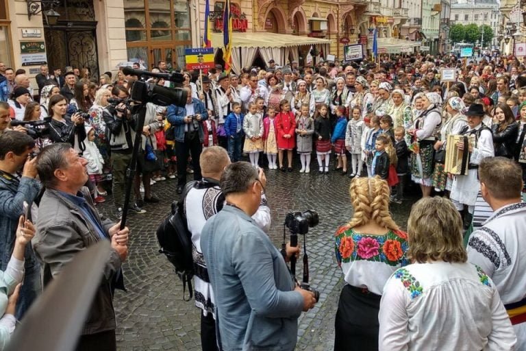 Românii din Ucraina cer repetat Kievului să renunțe definitiv la sintagma ”limba moldovenească”