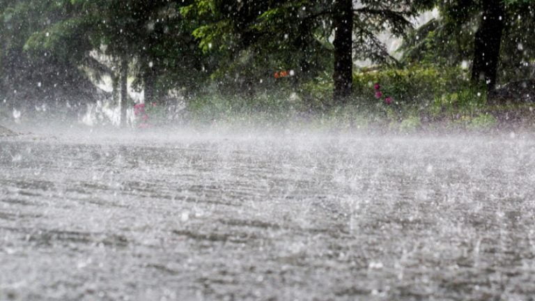 O nouă avertizare meteo de averse și vijelie