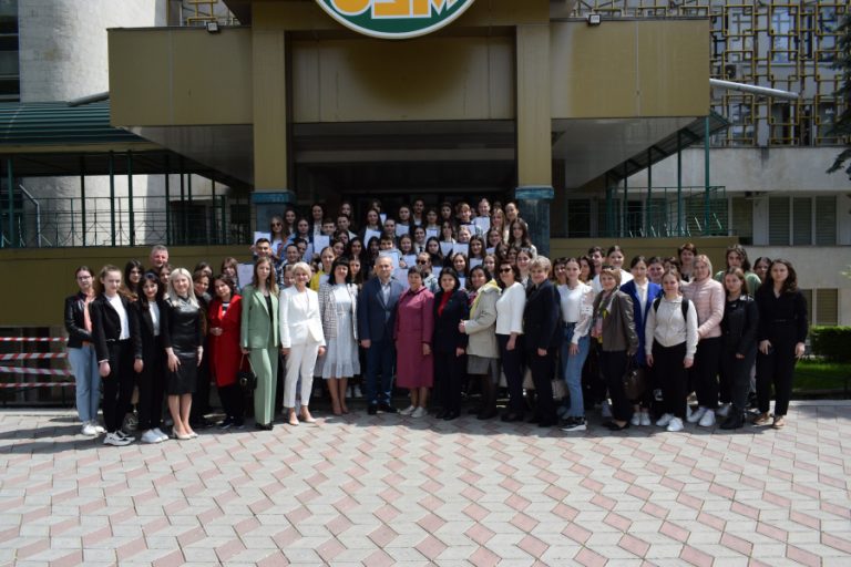39 de elevi, premiați în cadrul Olimpiadei Republicane de Limba și literatura română