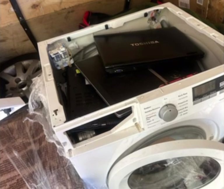 Un moldovean a vrut să strecoare prin vamă laptopuri ascunse într-o mașină de spălat