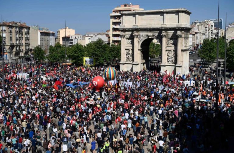 În Franța se incită din nou spiritele. Zeci de mii de manifestanți, în stradă împotriva reformei pensiilor